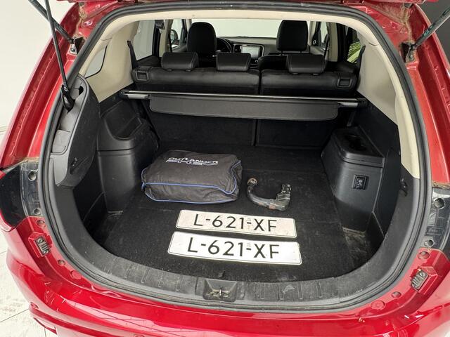 Mitsubishi OUTLANDER 2.4 PHEV Intense+ | Navigatie | 360° Camera | Panoramadak | Stoelverwarming |