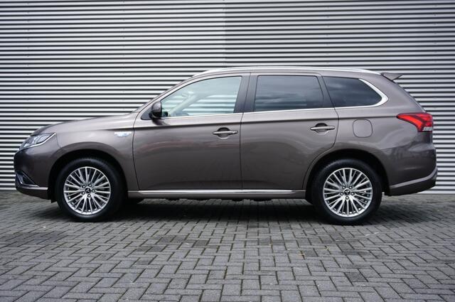 Mitsubishi OUTLANDER 240PK PHEV Pure AUTOM. | CAMERA | ALL SEASONS | TREKHAAK