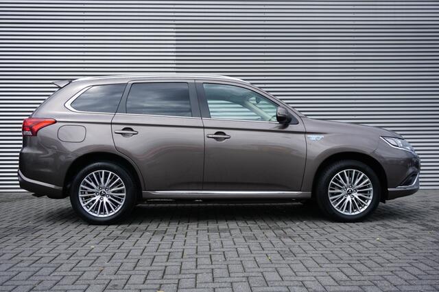 Mitsubishi OUTLANDER 240PK PHEV Pure AUTOM. | CAMERA | ALL SEASONS | TREKHAAK