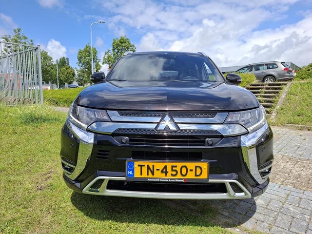 Mitsubishi OUTLANDER 2.4 PHEV Instyle Apple Carplay & Android auto | Stuur- en Stoelverwarming | Cruise adaptive | Sunroof | 1e Eigenaar | NL auto