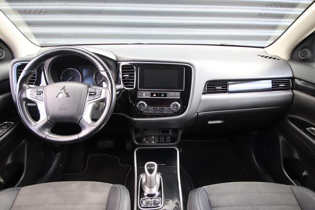 Mitsubishi OUTLANDER 2.4 PHEV Pure Trekhaak, Dealer O.H.