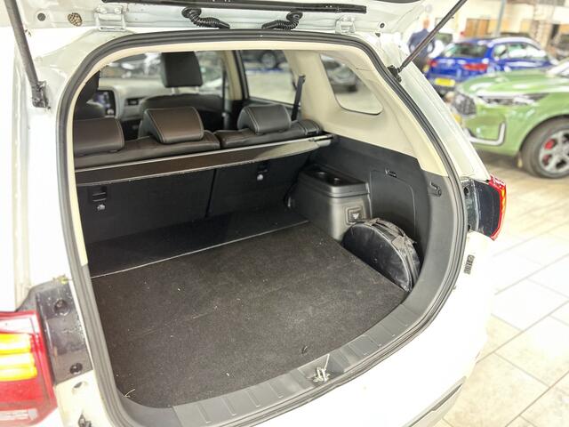 Mitsubishi OUTLANDER 2.4 PHEV 240pk Intense | Trekhaak | Cruise control | Elektrisch verstelbare stoel | Stoelverwarming | All-season banden |