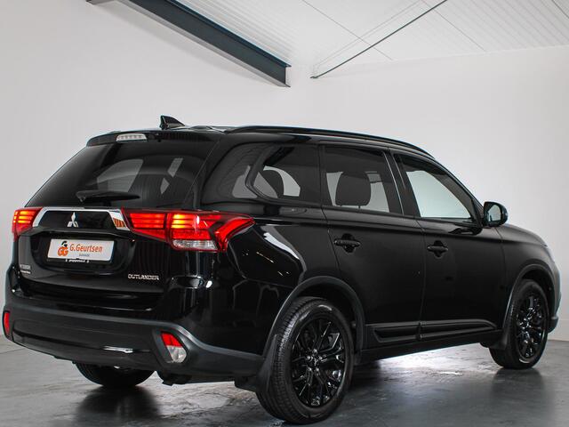 Mitsubishi OUTLANDER 2.0 Instyle 7-Persoons Schuifkanteldak, Trekhaak, LED, Cruise Control