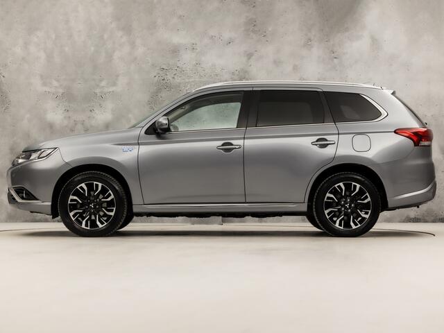Mitsubishi OUTLANDER 2.0 PHEV Deluxe 203Pk Automaat (CAMERA, LEDER/ALCANTARA, STOELVERWARMING, GETINT GLAS, SPORTSTOELEN, CRUISE, NIEUWE APK, NIEUWSTAAT)