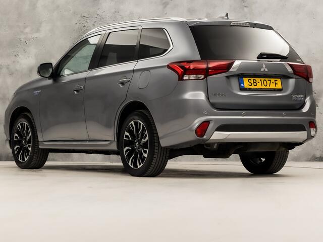Mitsubishi OUTLANDER 2.0 PHEV Deluxe 203Pk Automaat (CAMERA, LEDER/ALCANTARA, STOELVERWARMING, GETINT GLAS, SPORTSTOELEN, CRUISE, NIEUWE APK, NIEUWSTAAT)
