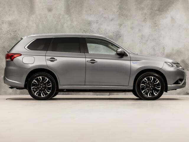 Mitsubishi OUTLANDER 2.0 PHEV Deluxe 203Pk Automaat (CAMERA, LEDER/ALCANTARA, STOELVERWARMING, GETINT GLAS, SPORTSTOELEN, CRUISE, NIEUWE APK, NIEUWSTAAT)