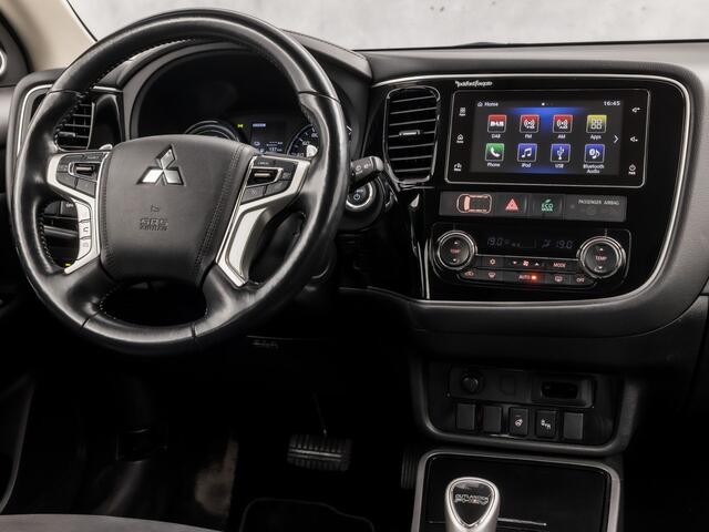 Mitsubishi OUTLANDER 2.0 PHEV Deluxe 203Pk Automaat (CAMERA, LEDER/ALCANTARA, STOELVERWARMING, GETINT GLAS, SPORTSTOELEN, CRUISE, NIEUWE APK, NIEUWSTAAT)