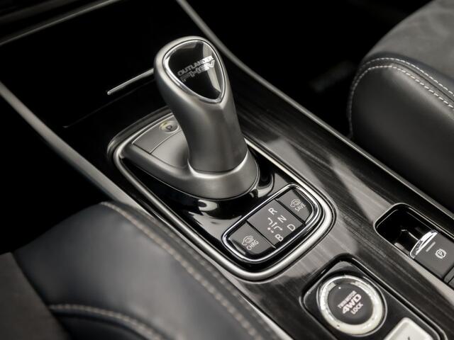 Mitsubishi OUTLANDER 2.0 PHEV Deluxe 203Pk Automaat (CAMERA, LEDER/ALCANTARA, STOELVERWARMING, GETINT GLAS, SPORTSTOELEN, CRUISE, NIEUWE APK, NIEUWSTAAT)