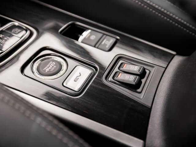 Mitsubishi OUTLANDER 2.0 PHEV Deluxe 203Pk Automaat (CAMERA, LEDER/ALCANTARA, STOELVERWARMING, GETINT GLAS, SPORTSTOELEN, CRUISE, NIEUWE APK, NIEUWSTAAT)