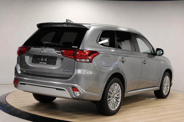 Mitsubishi OUTLANDER 2.4 PHEV Instyle | Schuif- Kanteldak | Trekhaak | 360 Camera