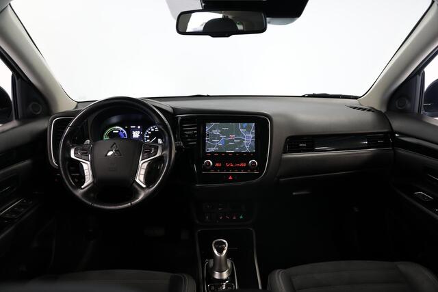 Mitsubishi OUTLANDER 2.4 PHEV Instyle | Schuif- Kanteldak | Trekhaak | 360 Camera