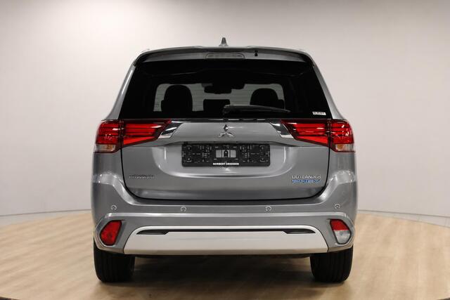 Mitsubishi OUTLANDER 2.4 PHEV Instyle | Schuif- Kanteldak | Trekhaak | 360 Camera