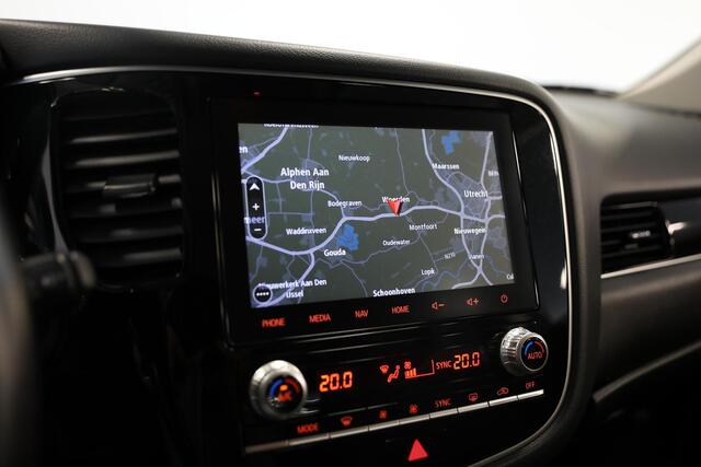 Mitsubishi OUTLANDER 2.4 PHEV Instyle | Schuif- Kanteldak | Trekhaak | 360 Camera