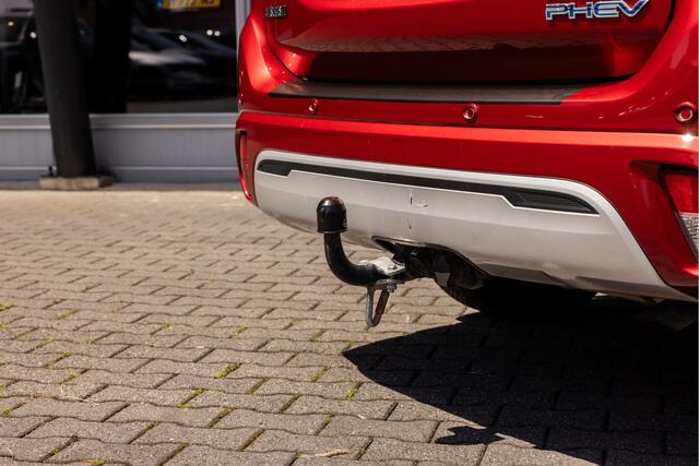 Mitsubishi OUTLANDER 2.4 PHEV Intense | Trekhaak | Camera | 18"