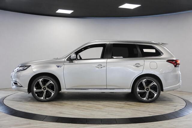 Mitsubishi OUTLANDER 2.4 PHEV Instyle | Schuif- opendak | 360 Camera | Cruise Adaptief