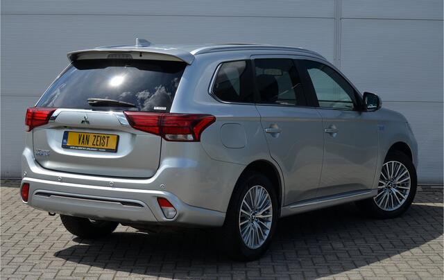Mitsubishi OUTLANDER PHEV 2.4 INSTYLE 4WD | PLUG IN HYBRID | V2H | SOH 75% | FULL OPTIONS | LEDER | SCHUIFDAK | ADAPTIEF CRUISE | ALL SEASON BANDEN | FABRIEKSGARANTIE TOT 09-06-2029* | ALL IN RIJKLAARPRIJS