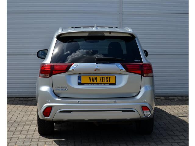 Mitsubishi OUTLANDER PHEV 2.4 INSTYLE 4WD | PLUG IN HYBRID | V2H | SOH 75% | FULL OPTIONS | LEDER | SCHUIFDAK | ADAPTIEF CRUISE | ALL SEASON BANDEN | FABRIEKSGARANTIE TOT 09-06-2029* | ALL IN RIJKLAARPRIJS