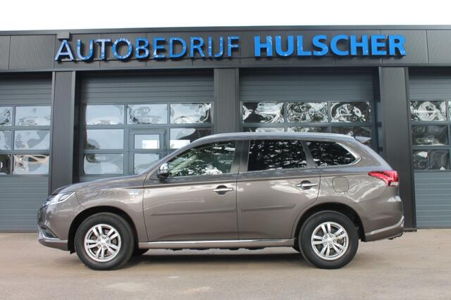 Mitsubishi OUTLANDER 2.4 PHEV PURE **NL-Auto** Trekhaak / camera / winterbanden set