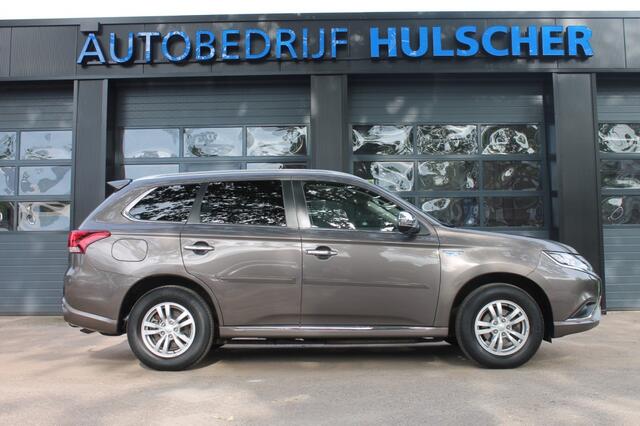 Mitsubishi OUTLANDER 2.4 PHEV PURE **NL-Auto** Trekhaak / camera / winterbanden set