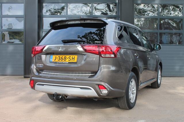 Mitsubishi OUTLANDER 2.4 PHEV PURE **NL-Auto** Trekhaak / camera / winterbanden set