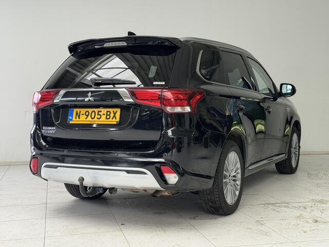Mitsubishi OUTLANDER 2.4 PHEV Intense+ | Trekhaak | Camera | Navigatie | Stoelverwarming |