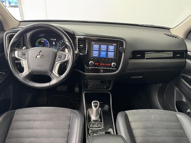 Mitsubishi OUTLANDER 2.4 PHEV Intense+ | Trekhaak | Camera | Navigatie | Stoelverwarming |