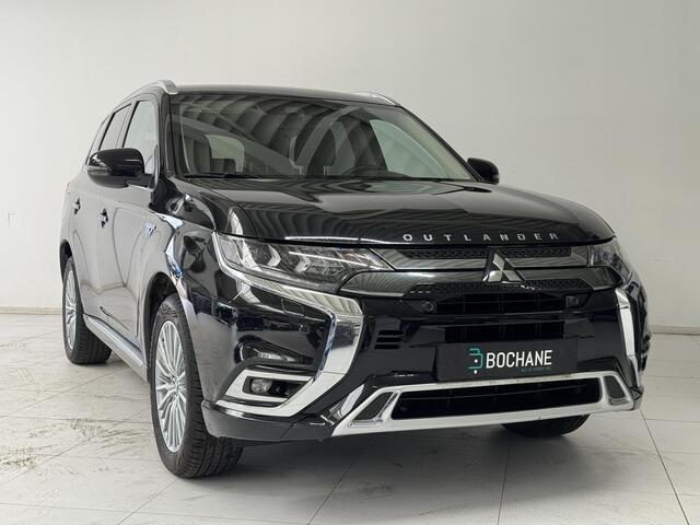 Mitsubishi OUTLANDER 2.4 PHEV Intense+ | Trekhaak | Camera | Navigatie | Stoelverwarming |