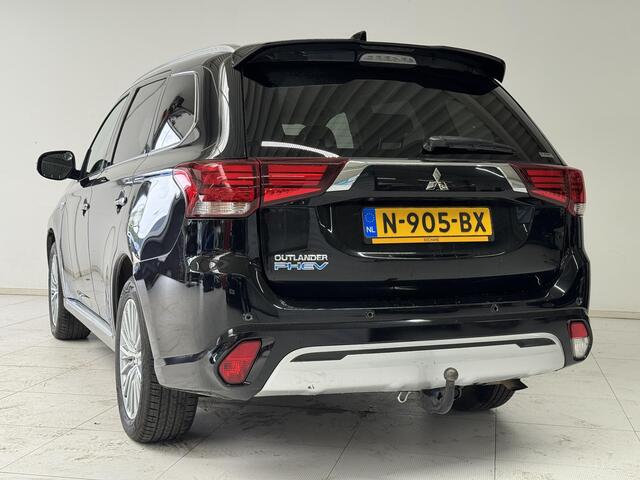 Mitsubishi OUTLANDER 2.4 PHEV Intense+ | Trekhaak | Camera | Navigatie | Stoelverwarming |