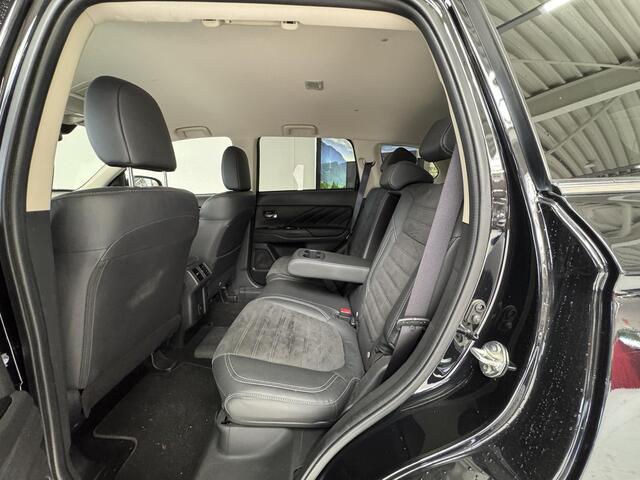 Mitsubishi OUTLANDER 2.4 PHEV Intense+ | Trekhaak | Camera | Navigatie | Stoelverwarming |