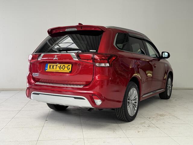Mitsubishi OUTLANDER 2.4 PHEV Intense | Trekhaak | Navigatie | Camera | Stoelverwarming |