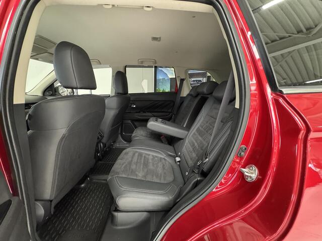 Mitsubishi OUTLANDER 2.4 PHEV Intense | Trekhaak | Navigatie | Camera | Stoelverwarming |