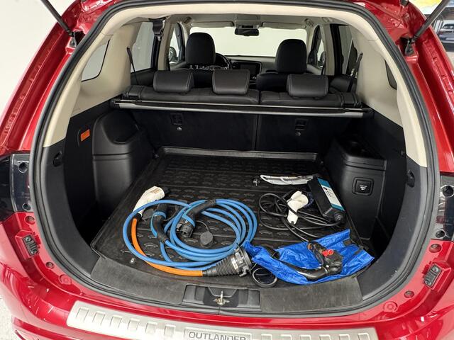 Mitsubishi OUTLANDER 2.4 PHEV Intense | Trekhaak | Navigatie | Camera | Stoelverwarming |