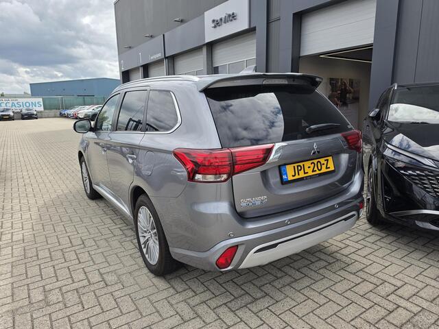 Mitsubishi OUTLANDER 2.4 PHEV Instyle | Trekhaak | 360º Camera | Open dak |