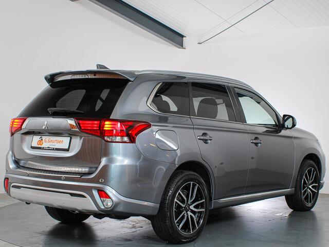 Mitsubishi OUTLANDER 2.4 PHEV Intense+ Panoramadak, Camera, Navigatie, Cruise Control