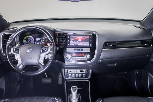 Mitsubishi OUTLANDER 2.4 PHEV Intense+ Panoramadak, Camera, Navigatie, Cruise Control