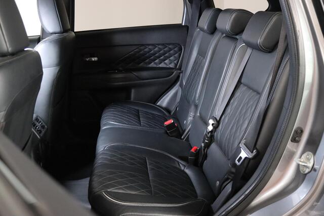 Mitsubishi OUTLANDER 2.4 PHEV Intense+ Panoramadak, Camera, Navigatie, Cruise Control
