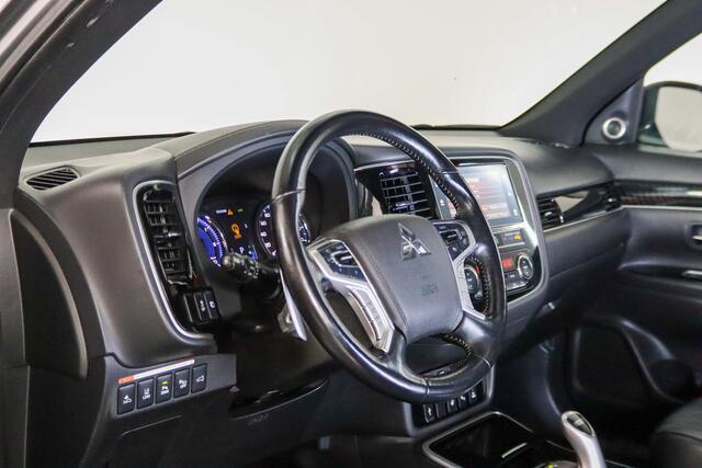 Mitsubishi OUTLANDER 2.4 PHEV Intense+ Panoramadak, Camera, Navigatie, Cruise Control