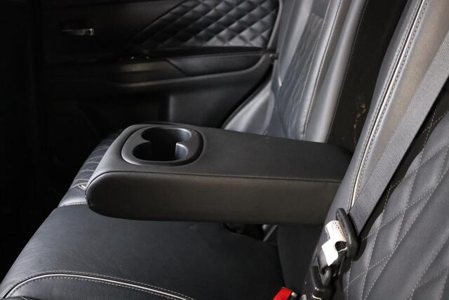 Mitsubishi OUTLANDER 2.4 PHEV Intense+ Panoramadak, Camera, Navigatie, Cruise Control
