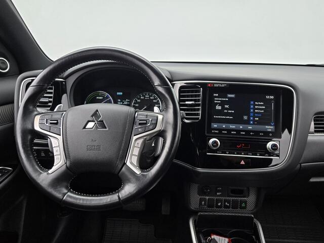 Mitsubishi OUTLANDER 2.4 PHEV Intense S | Dealeronderhouden| Metallic Wit | Trekhaak 1500KG|