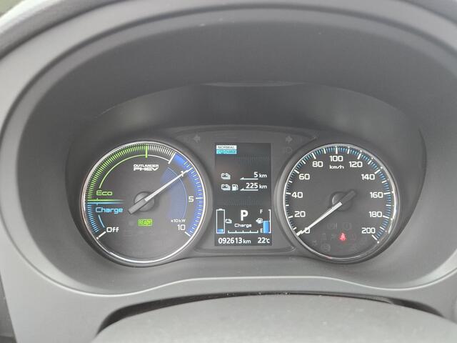 Mitsubishi OUTLANDER 2.4 PHEV Intense S | Dealeronderhouden| Metallic Wit | Trekhaak 1500KG|