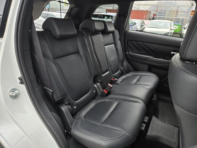 Mitsubishi OUTLANDER 2.4 PHEV Intense S | Dealeronderhouden| Metallic Wit | Trekhaak 1500KG|