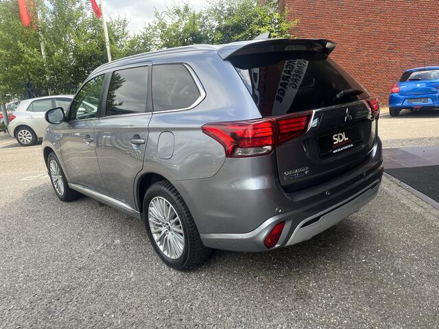 Mitsubishi OUTLANDER 2.4 PHEV 4WD Pure+ 240PK!! // AFN. TREKHAAK // KEYLESS // CAMERA+SENSOREN // CLIMA // STOELVERWARMING // APPLE-ANDROID AUTO //