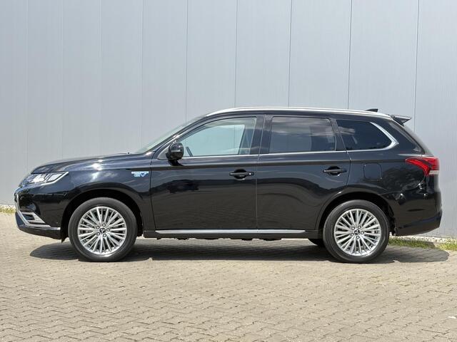 Mitsubishi OUTLANDER 2.4 PHEV Intense+ / Stoel/Stuurverwarming / Climate control / Glazen schuif-/kanteldak / Trekhaak geremd trekgewicht 1500 kg / Navigatie / Bluetooth /