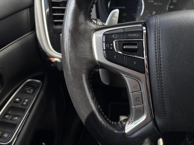 Mitsubishi OUTLANDER 2.4 PHEV Intense+ / Stoel/Stuurverwarming / Climate control / Glazen schuif-/kanteldak / Trekhaak geremd trekgewicht 1500 kg / Navigatie / Bluetooth /