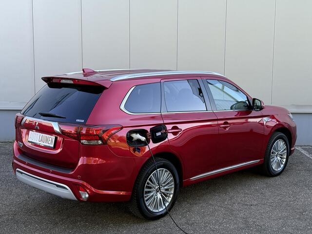Mitsubishi OUTLANDER 2.4 PHEV Intense S Automaat Plug In Hybrid Leder Alcantara Apple Carplay Camera LED Keyless 18 Inch