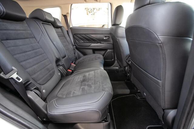 Mitsubishi OUTLANDER 2.4 PHEV Intense+ -Afn. trekhaak | Elec. stoel | Nav | Stoelverw. | Cam