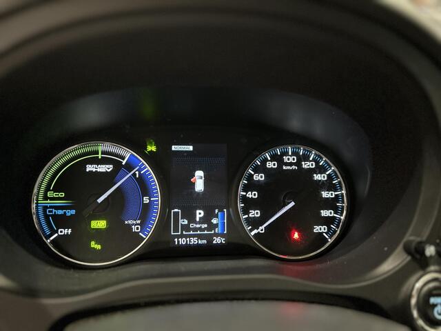 Mitsubishi OUTLANDER 2.4 PHEV Intense+ | Panoramadak | Stoel + Suur verwarming | 360 Camera