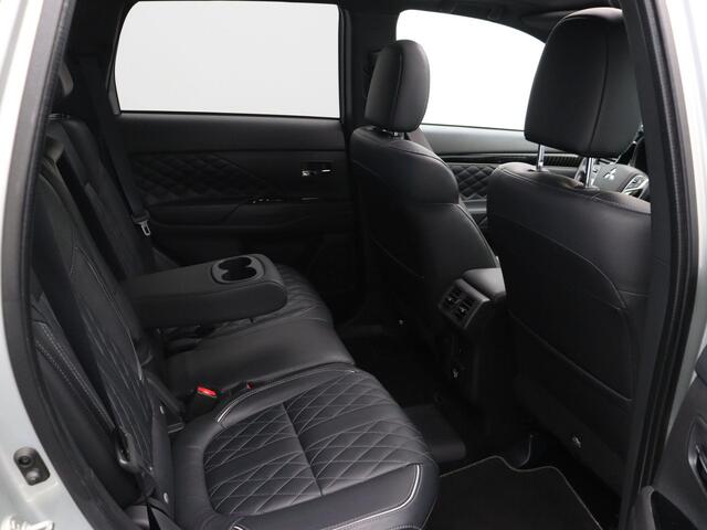 Mitsubishi OUTLANDER 2.4 PHEV Instyle | Leder | Panorama dak | Stoelverwarming | Trekhaak |