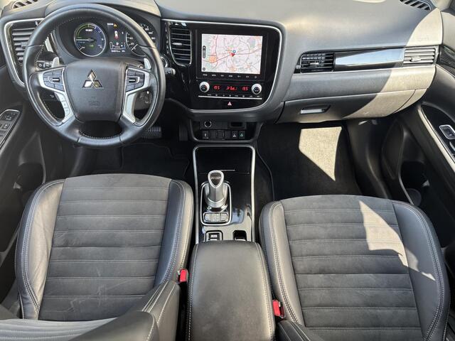 Mitsubishi OUTLANDER 2.4 PHEV Intense+ / 1500 kg Trekgewicht / Trekhaak / Navigatiesysteem / Apple carplay / Android auto / Elektrisch verstelbare bestuurdersstoel / Stoelverwarming voor / Achteruitrijcamera / Cruise control /