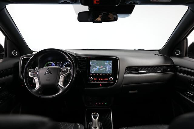 Mitsubishi OUTLANDER 2.4 PHEV Instyle | Schuif- kanteldak | Leer | 360 Camera